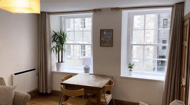 Bedroom to rent in beautiful bright Old town flat Main Photo