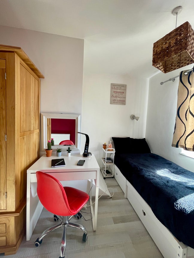 Single room in shared house  Main Photo