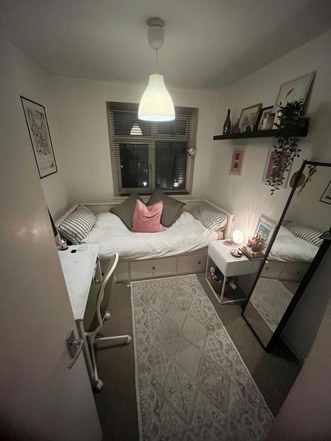 Cute room in Chalk Farm, available asap!  Main Photo