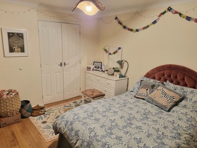 Double bedroom available in friendly houseshare! Main Photo