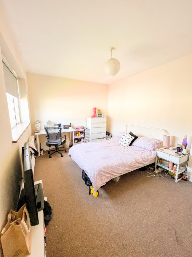 🏡 Two Spacious Double Rooms - All Bills Included! Main Photo