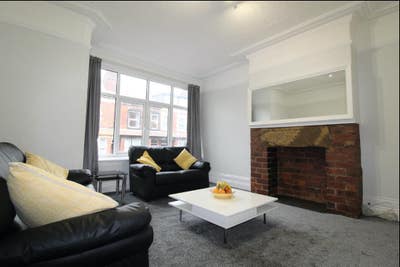 A beautiful one bedroom apartment in Roundhay Main Photo