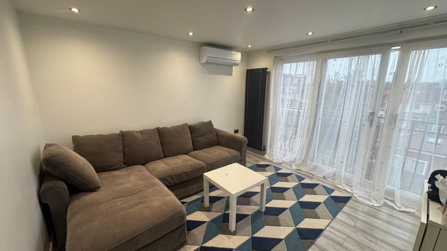 Luxury female one bedroom flat for rent  Main Photo