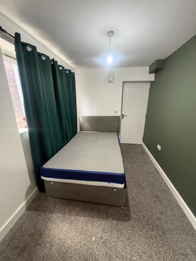 Double en suite bedroom in Carlisle  Main Photo