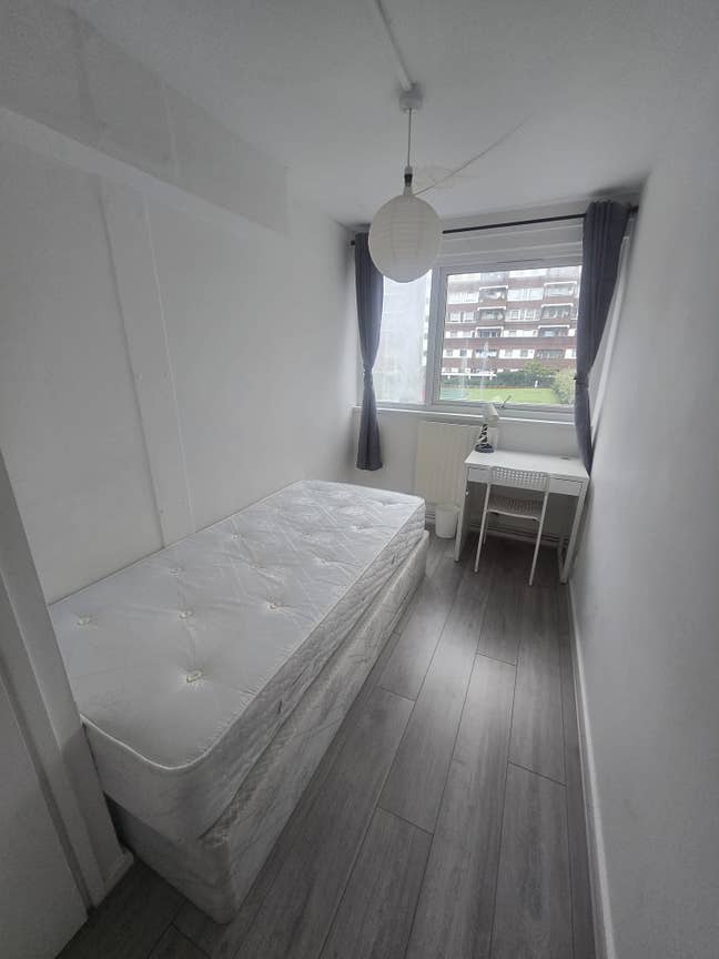  Single Room, 10-15 Min Walk from Mile End Tube Main Photo