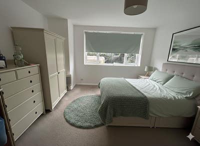 Comfortable newly refurbished rooms on quiet road Main Photo