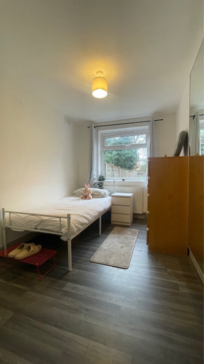 Cozy single bedroom 5 min walk to Streatham St Main Photo