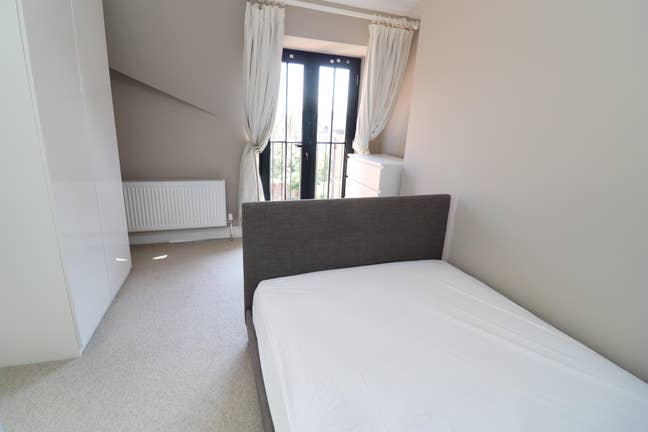 Luxury Living in Acton / Ensuite / 0 Deposit Main Photo