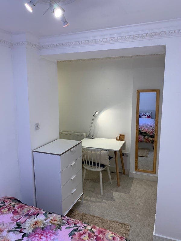 Two rooms to rent in Queen's Park  Main Photo