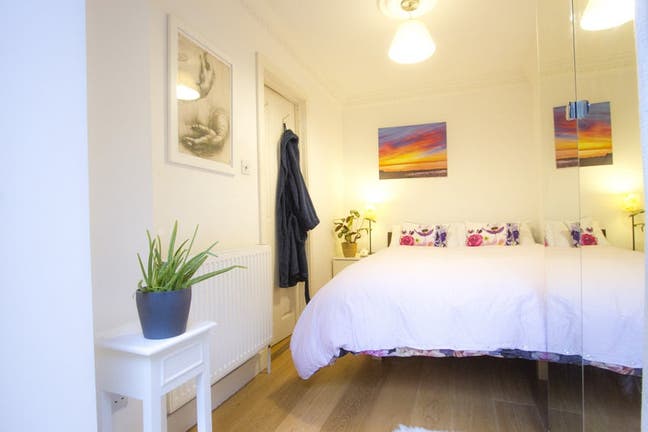 Beautiful double bedroom in Queen's Park  Main Photo