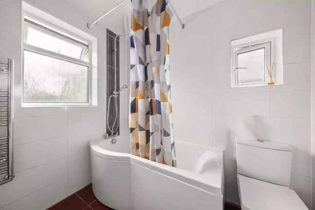 2 Double Rooms for females preferred Main Photo