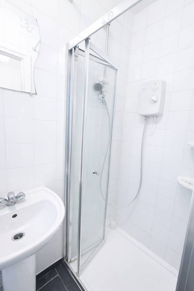 One Double Bedroom House in Stratford E15 Main Photo