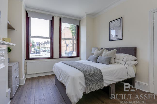 Bright double room in Northfields Main Photo