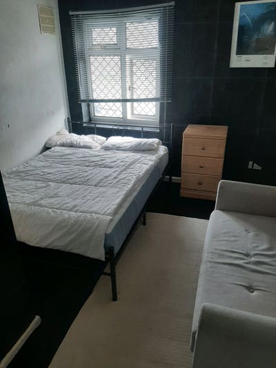 &pound;600-&pound;800pm bills inc msg to negotiate. Blackheath Main Photo