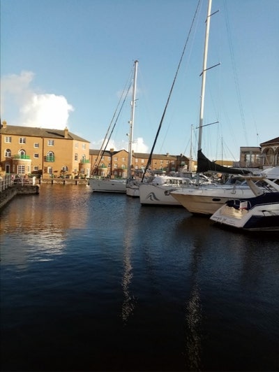 Large Bright Room - Own Patio -Beach -Free Parking Main Photo