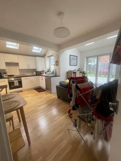 Looking for the greatest roommates ☀️ Main Photo