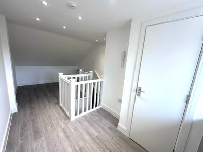 Top floor En-Suite Room to rent in EN9 Main Photo