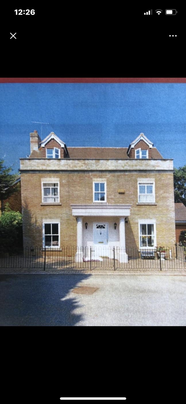 10 the leys   top floor apartment  Main Photo