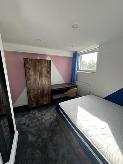 Room 2 54, Oxford Street Main Photo