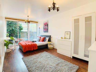 ☀️ Bright 4-Bed Flat in Brixton + Terrace ☀️ Main Photo