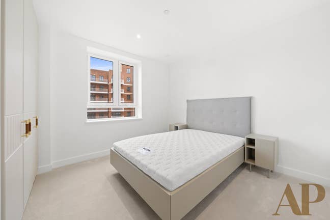 Brand New 1bed in Lombard Square Main Photo