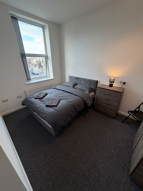 Modern 4-Bedroom Student Flat –  NO DEPOSIT Main Photo