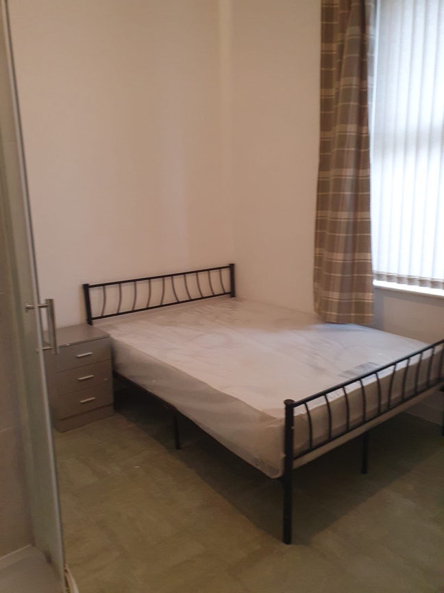 All-Inclusive  En-Suite + 2 Rooms (L5 6Rh)  Main Photo