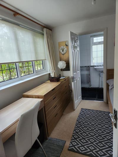 Comfortable room with private ensuite, Northwood  Main Photo