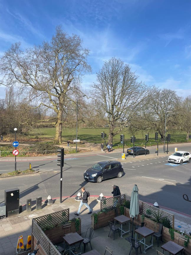 Double bedroom next to Clapham Common  Main Photo