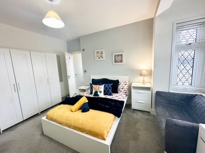 Look No Further 😍🏡Large Ensuite Double Room RG2 Main Photo