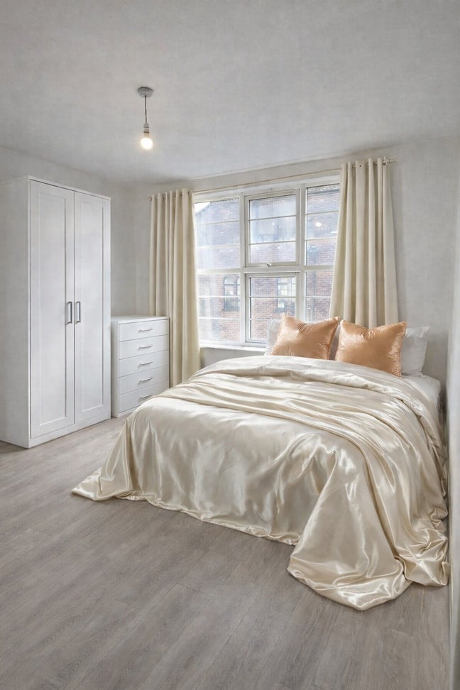 Three Rooms Newly Refurbished – SE12 🏠 Lee Main Photo