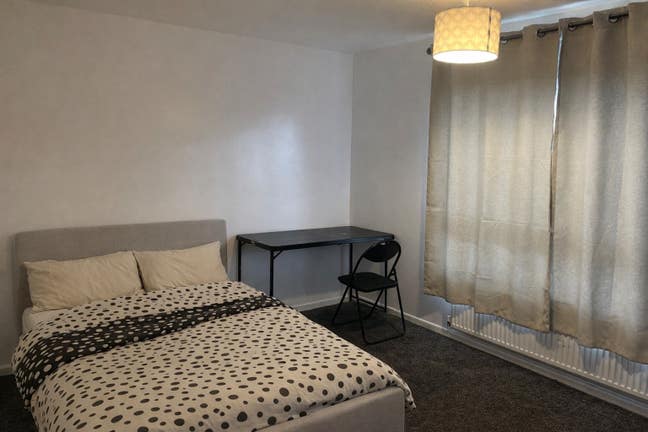 Spacious double room for rent in a shared house. Main Photo