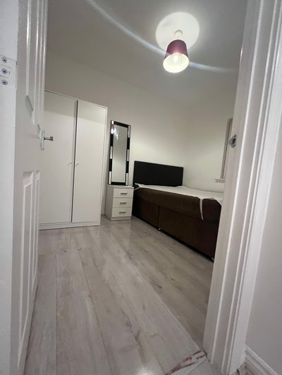 One double bedroom available  Main Photo