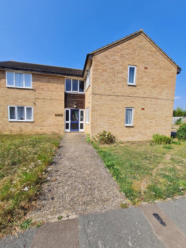 Studio Flat Main Photo