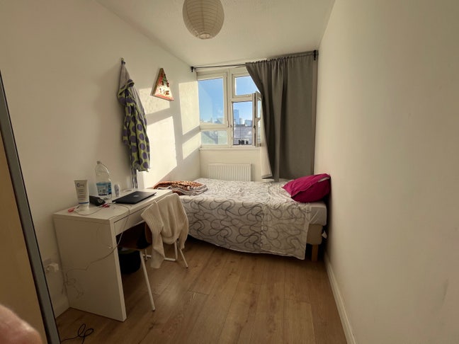 Bright Room in Prime Angel/Old Street Location  Main Photo