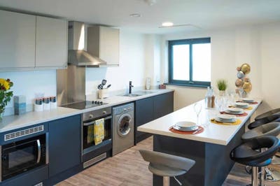 Student Rooms Available - Red Queen Main Photo