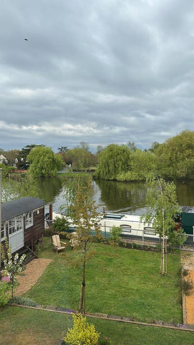 Luxury Riverside room - Staines/ Chertsey Main Photo