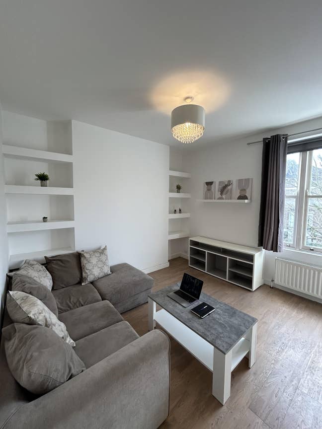 Flat 2, 15 Thane Villas Main Photo