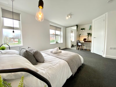 Modern Double En Suite Room in Tamworth Main Photo