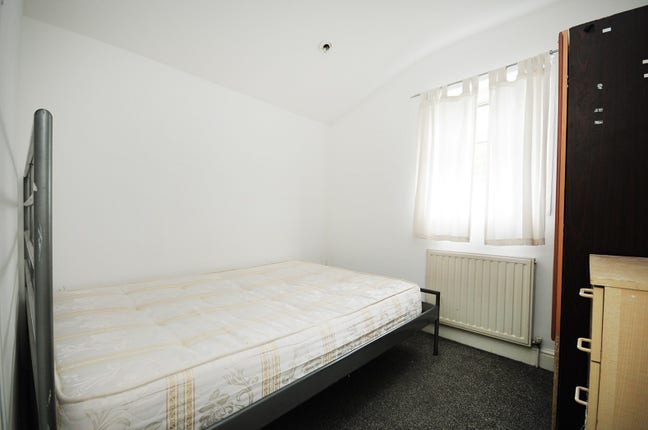 Two rooms available E7 Main Photo