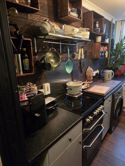 Fresh clean double rooms in Chelsea  Main Photo