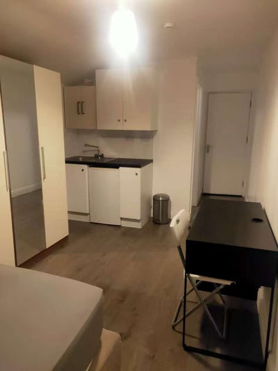 Double size en-suite room- female only  Main Photo