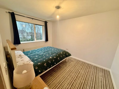 Recently refurbished room with private bathroom Main Photo