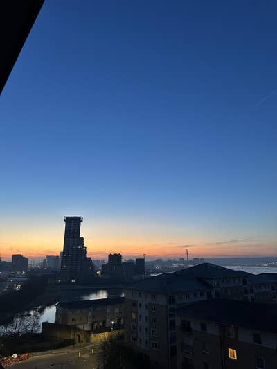 Bright double room with O2 views - East India DLR  Main Photo