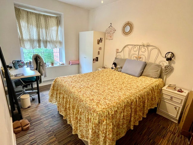 Spacious & Bright Double Room | 10 mins to Arsenal Main Photo