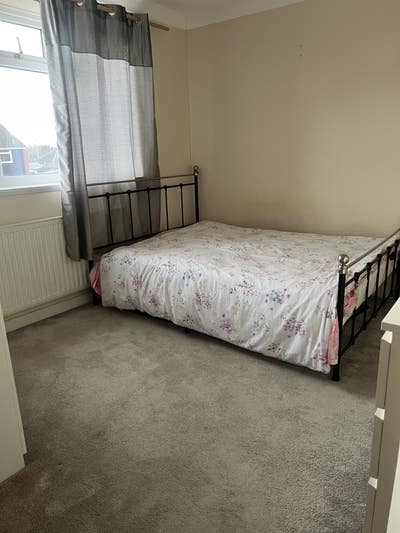 Double/large bed room to rent Main Photo