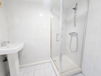 Beautiful 6 bedroom shared house winchmore hill Main Photo