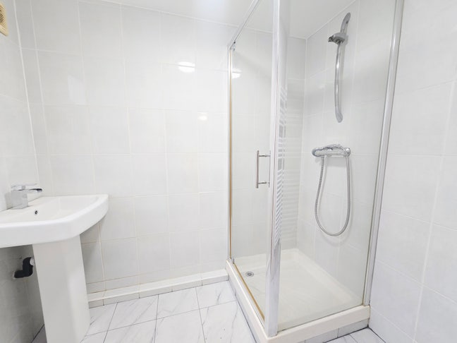 Beautiful 6 bedroom shared house winchmore hill Main Photo