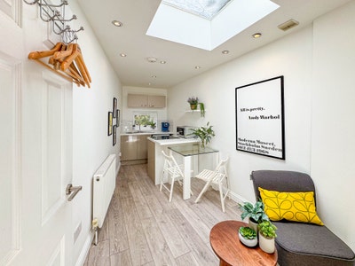 Well-presented 1 bedroom mews house in N7 Main Photo