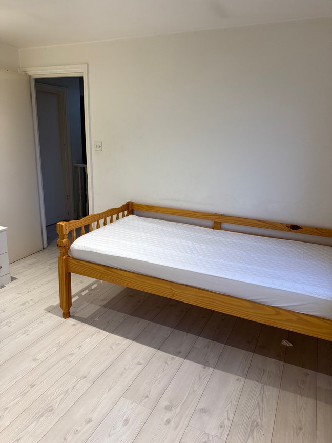 Large Room and Bathroom in loft conversion  Main Photo